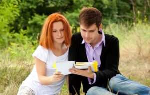 Uchylony – co to znaczy w przepisach i orzeczeniach?