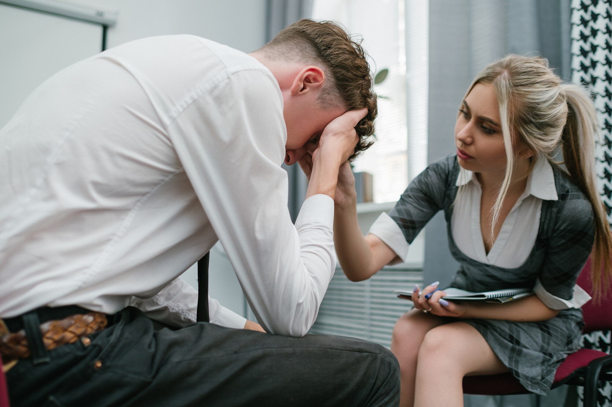 Wsparcie i pomoc psychologa dla osób w depresji. odbiór osobisty u psychoterapeuty. zrozumienie kobiet