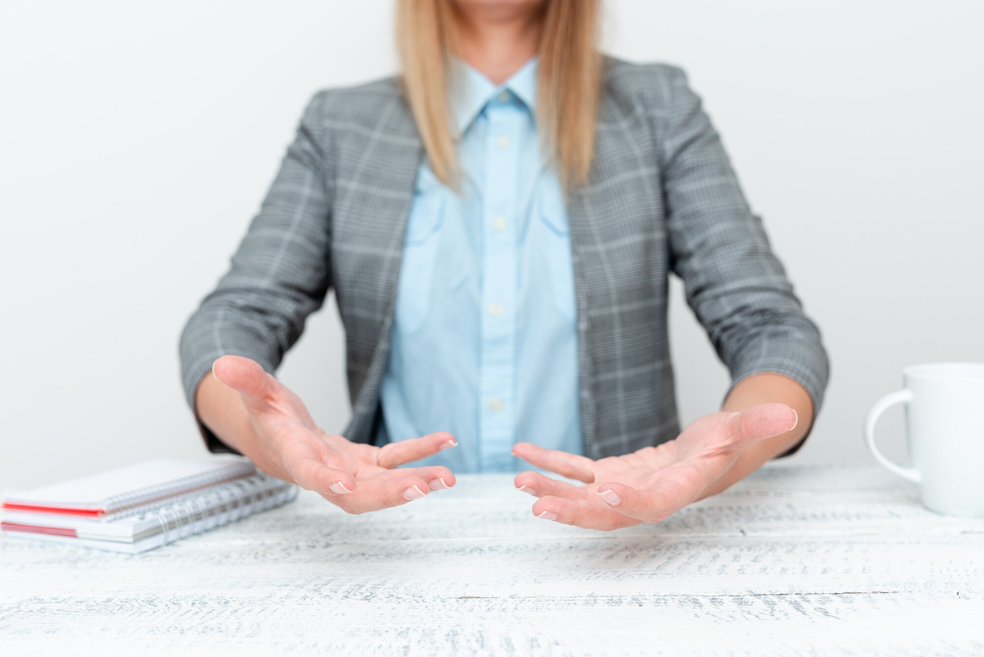 Wyjaśnianie nowych biznesplanów, wprowadzenie firmy ukierunkowującej, prowadzenie wykładów, nauczanie świeżej teorii, demonstrowanie pomysłów na rozwiązywanie problemów, wygłaszanie mowy