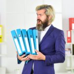 Informacje o procesach Praca z danymi archiwalnymi Statystyka i prognozowanie sukcesu finansowego Formularz sprawozdawczy Przepływ pracy i raportowanie Analitycy konsultantów ds. zarządzania pracują z dokumentami biznesowymi