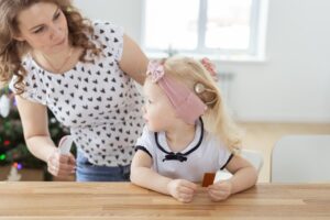 Matka naprawiająca córkę głuchotę z implantem ślimakowym i innowacyjną koncepcję różnorodności