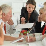 Portret grupy odnoszących sukcesy ludzi biznesu