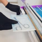 Dezynfekcja instrumentu stomatologicznego Sterylizacja instrumentu medycznego ultradźwiękami Dezynfekcja w gabinecie lekarskim Gabinet medyczny Opieka nad pacjentem Najlepsza pielęgnacja instrumentu medycznego