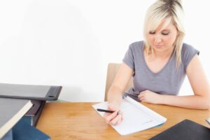 Rozłożenie długu na raty przez sąd – kiedy można złożyć wniosek?