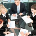 Ludzie biznesu - spotkanie w biurze