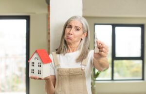 Czy można się zameldować bez odbioru domu?