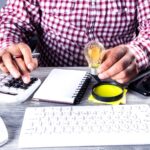 Biznesowy komputer stacjonarny z płaskim tabletem laptopa
